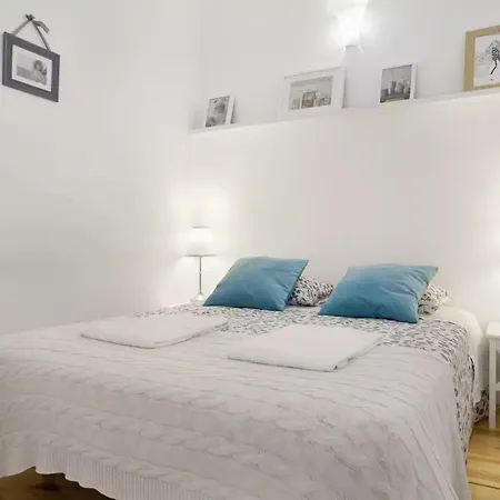 Apartment Invite Flores Historical Ctr Porto